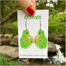 Load image into Gallery viewer, Green Tree Frog Earrings