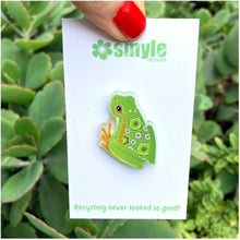 Load image into Gallery viewer, Green Tree Frog Pin