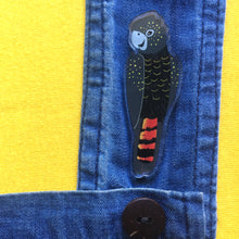 Load image into Gallery viewer, Black Cockatoo Pin