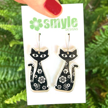 Load image into Gallery viewer, Black Retro Cat Earrings