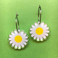 Load image into Gallery viewer, Daisy Flower Earrings
